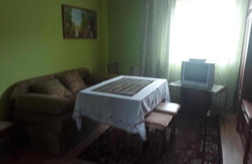 Volovets Apartment | Discover INCAS: Family-Friendly with Hot Tub Access