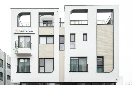 Unseo-dong House | Cozy Incheon Airport Guest House with Kitchen & Family Amenities