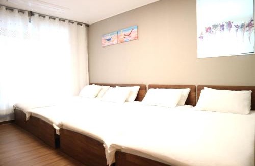 Unseo-dong House | Cozy Incheon Airport Guest House with Kitchen & Family Amenities
