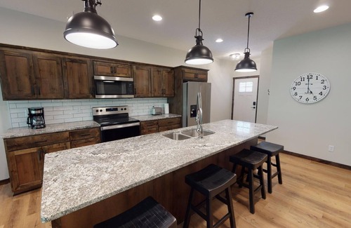 Lake Shore House | Unforgettable Stay with Boat Slip on Gull Lake & Resort Amenities