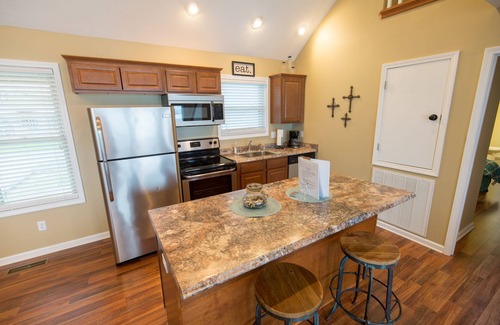 Cadiz House | Scenic Escape with Dock Access & Kayak Rentals Await