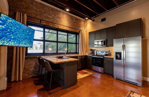 Laurel Apartment | Discover Incognito #1: Family-Friendly Stay in Downtown Laurel