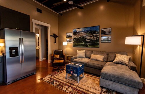 Laurel Apartment | Discover Incognito #1: Family-Friendly Stay in Downtown Laurel