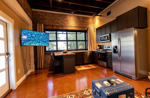 Laurel Apartment | Discover Incognito #1: Family-Friendly Stay in Downtown Laurel