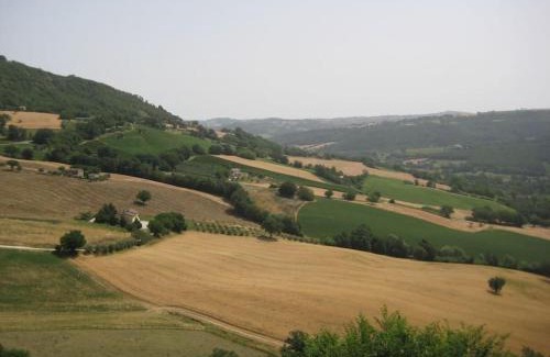 Serra San Quirico House | Charming Incontro: Where Daylight Fades into Night