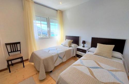 Ezaro Apartment | Family-Friendly Retreat at Corral da Laxe - Rated 9/10