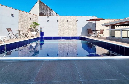 Jardim Praia Grande House | Inviting Retreat with Pool and Wi-Fi in Mongaguá/SP