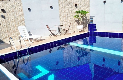 Jardim Praia Grande House | Inviting Retreat with Pool and Wi-Fi in Mongaguá/SP