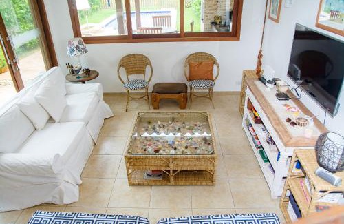 Guaeca House | Idyllic Beachfront Home with Pool & Wi-Fi in Guaeca-SP