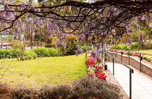 Vila Iara Apartment | Scenic Retreat with Fireplace and Family-Friendly Amenities