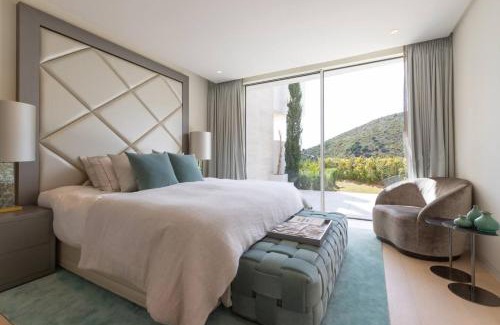 Ojen Apartment | Elegant Oceanfront Apartment in Palo Alto - 4 Star Stay