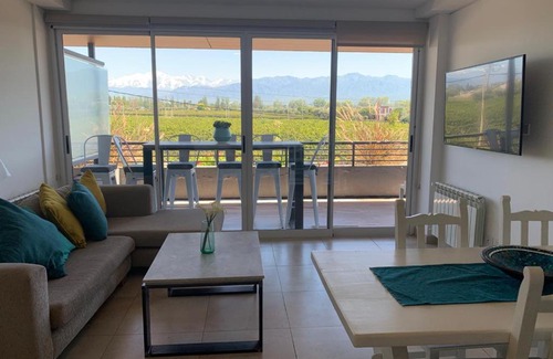 Vistalba Apartment | Idyllic Retreat in Luján de Cuyo with Mountain Views