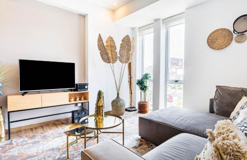 Santa Fe Apartment | Stylish Santa Fe Apartment with Pool and Gym Access