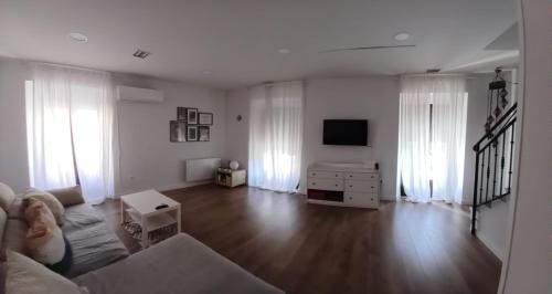 Talavera de la Reina Apartment | Bright Duplex Near Plaza del Aymto - 4-Star Pet Friendly Stay