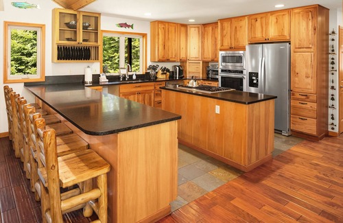 Cle Elum House | Experience Aspen Lodge: Hot Tub, Sledding & Top Ratings!