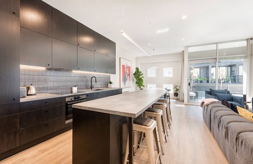 Fitzroy Apartment | Delightful Balcony Duplex in Fitzroy with Family Amenities