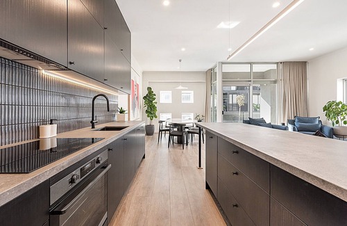 Fitzroy Apartment | Delightful Balcony Duplex in Fitzroy with Family Amenities