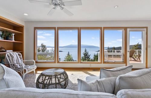 Bellingham House | Scenic Water View Home on Chuckanut Dr for Family Getaways