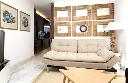 Las Acacias Apartment | Stylish Design Apartment 6B: Pet Friendly & Family Ready