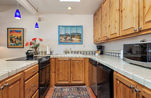 Northeast Santa Fe Hotel | Prime Downtown Fort Marcy Condo with Pool and Spa Amenities