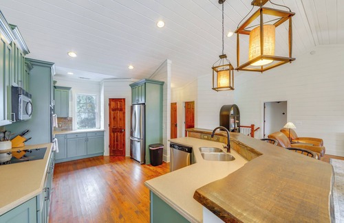 Cashiers House | Picturesque Cashiers Home with Deck & Lake Glenville Views