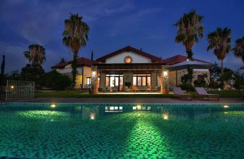 Polis Villa | Incredible Large Villa In Paphos sleeps 14 Children Pool, Jacuzzi, Huge Garden