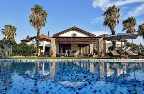 Polis Villa | Incredible Large Villa In Paphos sleeps 14 Children Pool, Jacuzzi, Huge Garden