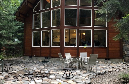 Mazama House | Unforgettable Mountain Log Home on Methow River - 9.8/10