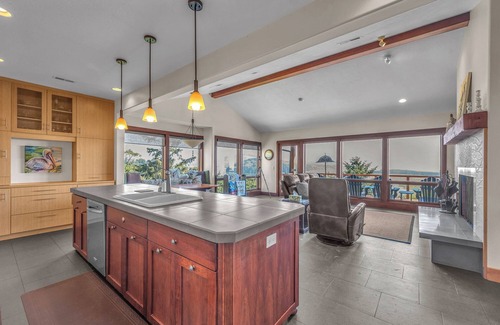 Pacific City House | Oceanfront Haven: Breathtaking Views & Community Pool