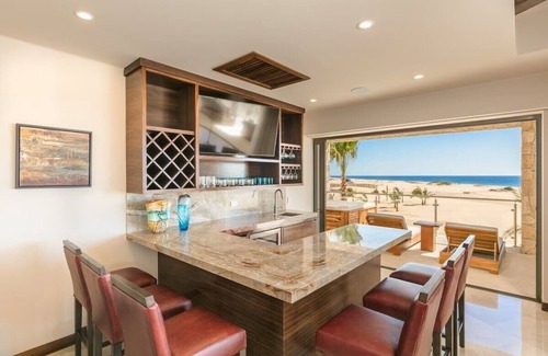 Los Cangrejos II y III Condo | Delightful Oceanfront Penthouse at Ocean Club Residences