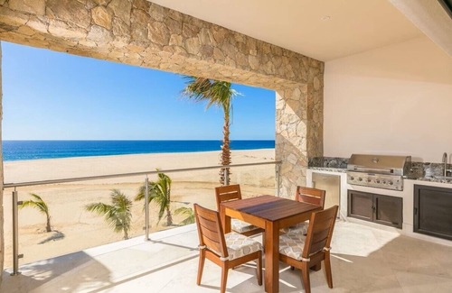 Los Cangrejos II y III Condo | Delightful Oceanfront Penthouse at Ocean Club Residences