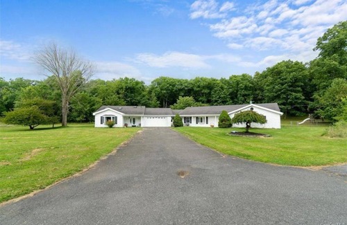 Chester House | Tranquil Ranch Retreat - Pet-Friendly Haven in the Woods