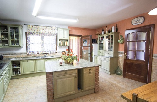La Selva del Camp Villa | Secluded Villa Escape: 9.4/10, Pool & Spa Near the Beach!