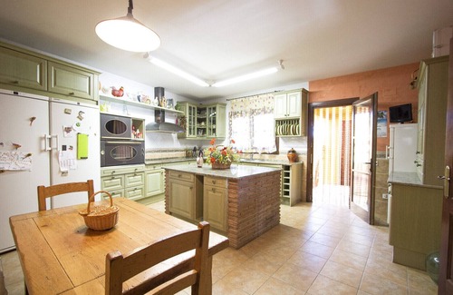 La Selva del Camp Villa | Secluded Villa Escape: 9.4/10, Pool & Spa Near the Beach!