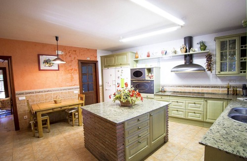 La Selva del Camp Villa | Secluded Villa Escape: 9.4/10, Pool & Spa Near the Beach!