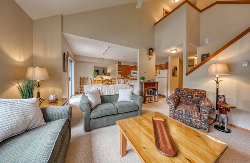 East Kootenay House | Inviting Ski-In/Ski-Out Townhome with Family-Friendly Perks