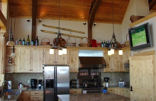 Big Sky House | Idyllic Ski-in-Ski-Out Home with Spa and Hot Tub Access