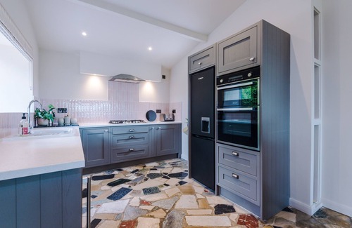 Cwm Dyserth House | Stunning Snowdonia Retreat with Hot Tub and Game Room
