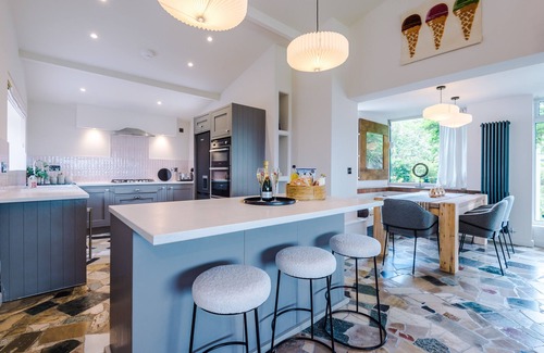Cwm Dyserth House | Stunning Snowdonia Retreat with Hot Tub and Game Room