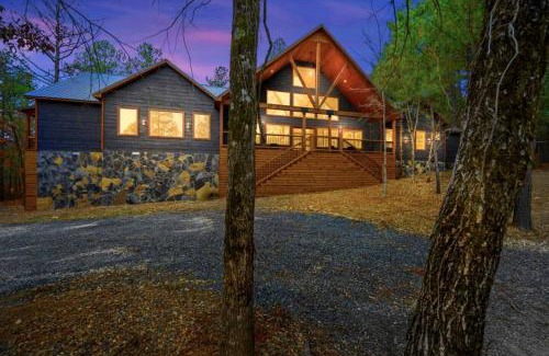 Pickens House | Incredible Spacious Cabin Surrounded by Nature for an Amazing Escape for the Whole Family in Broken Bow, Oklahoma