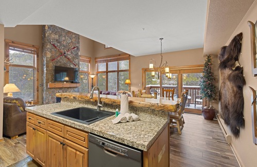 Lakeside Village House | Inviting Townhome with River & Mountain Views, Hot Tub Access