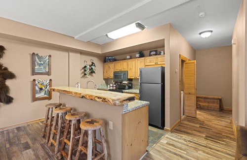 Lakeside Village House | Inviting Townhome with River & Mountain Views, Hot Tub Access