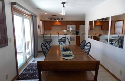 Willow Grove House | Scenic Lake View Home with Four Bedrooms & Breakfast