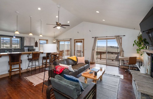 Three Forks House | Scenic Retreat with Fast WiFi and Private Acres