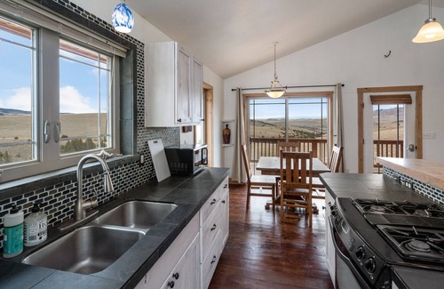 Three Forks House | Scenic Retreat with Fast WiFi and Private Acres
