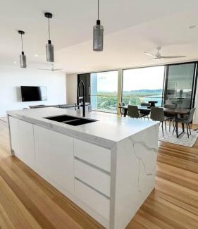 Castle Hill Apartment | Elegant Oceanview Villas in Townsville - Rated 9.4/10