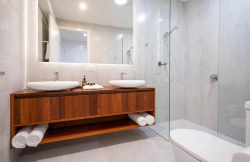 Castle Hill Apartment | Elegant Oceanview Villas in Townsville - Rated 9.4/10