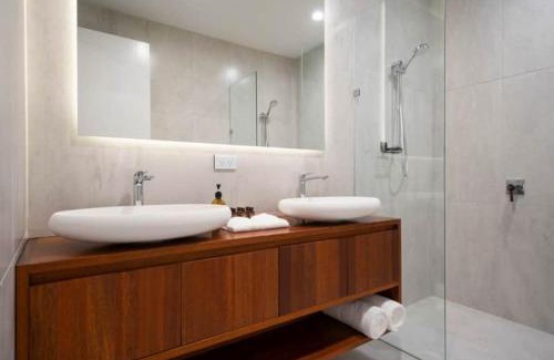 Castle Hill Apartment | Elegant Oceanview Villas in Townsville - Rated 9.4/10