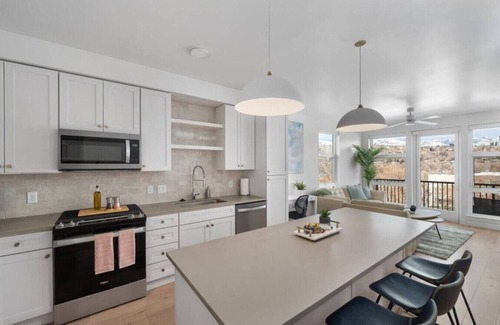 Fairpark Apartment | INCREDIBLE Views Capital +MTN+City! Penthouse cnr suite! Best Amenities!