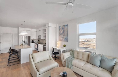 Fairpark Apartment | INCREDIBLE Views Capital +MTN+City! Penthouse cnr suite! Best Amenities!